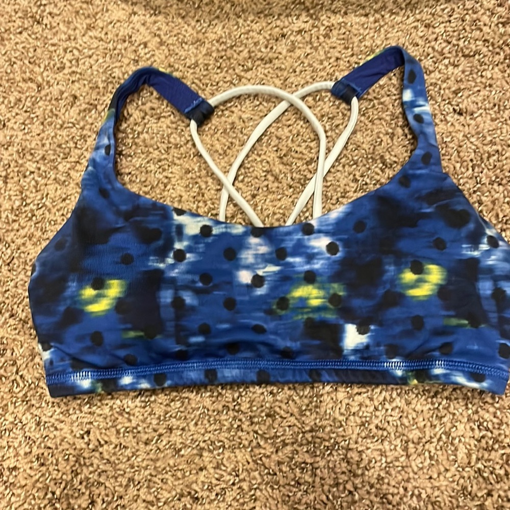 Lululemon Free to Be sports bra